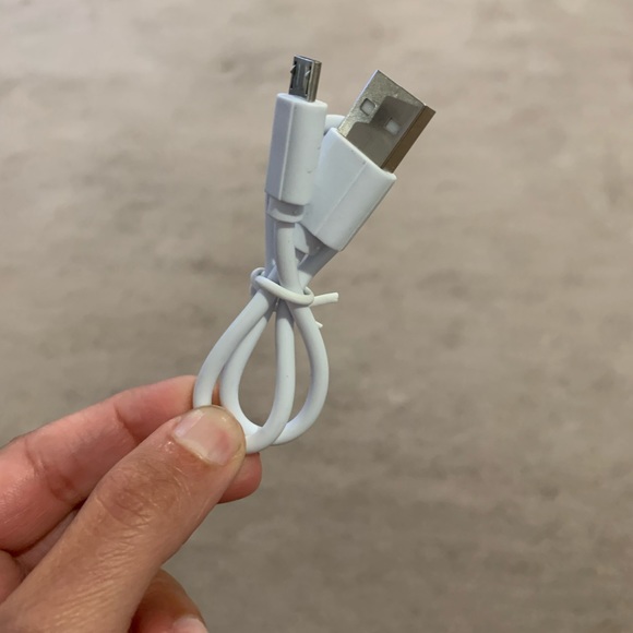 eBay Brand Battery Powerbank - 4000 mAh (Brand New - Never Used) - Picture 4 of 6